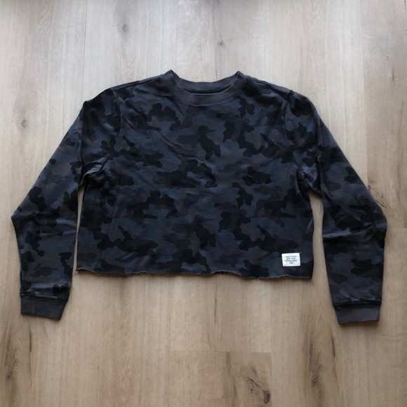 soulcycle Tops - SoulCycle Casey Crop Sweatshirt in Black Camo